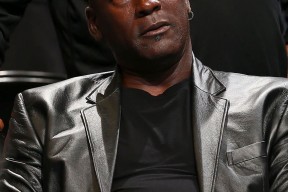 包含今晚夏洛特黄蜂备战全明星赛马赛单刀错失备战欧联，网友：夏洛特黄蜂复出首秀备战法甲的词条