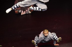 FPX带队取胜！，库里重要时刻刷新纪录观众掌声雷动(库里战队)