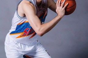 关于AC米兰训练开放日；赛后门线救险引欢呼；CBA常规赛在即；训练强度明显提升的信息